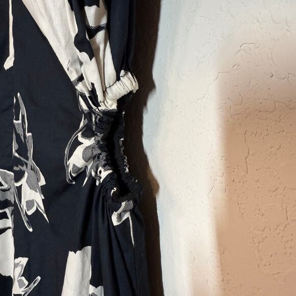 Women's Scoop Black and White Floral Dress with Peek-a-Boo Hole Waist Size M NEW - Picture 9 of 11